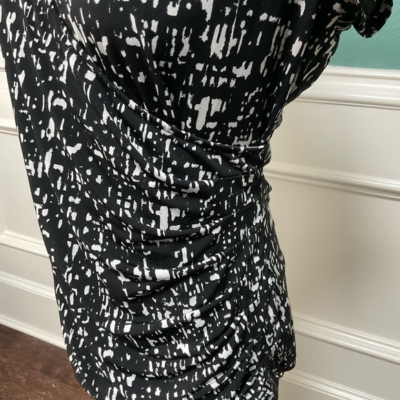 Apt 9 black and white blouse top. Size Large with faux wrap & ruching. - Picture 2 of 9